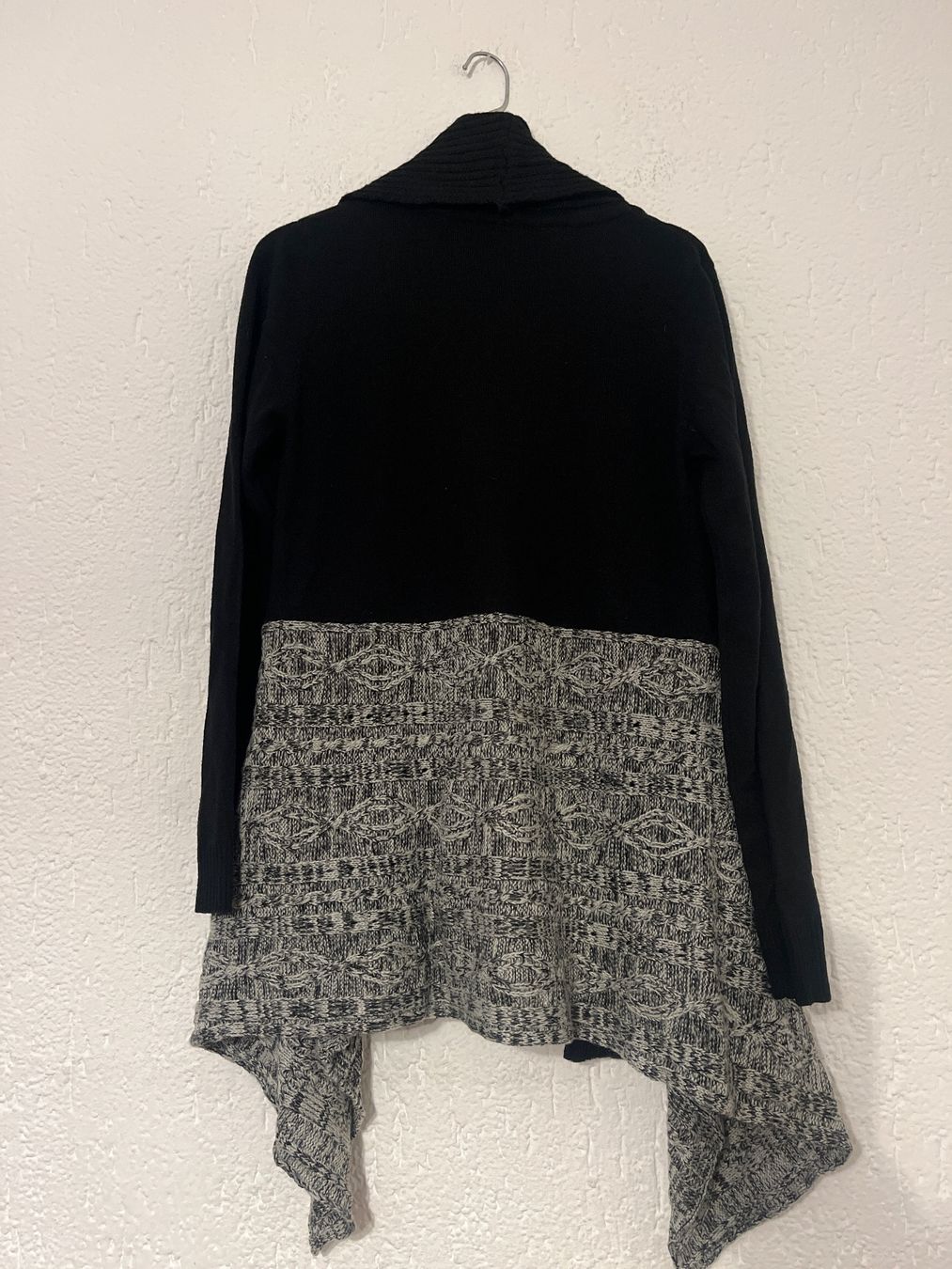 Giacche: Warme Strickjacke mit Details, Grösse S, Schwarz/Grau – Usato da Oberegg venduto da MZ_DiesundDas 2