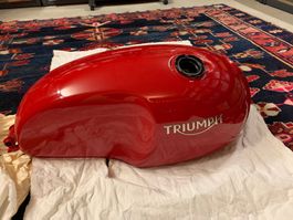 Réservoir Triumph Thruxton R en état de neuf année 2016