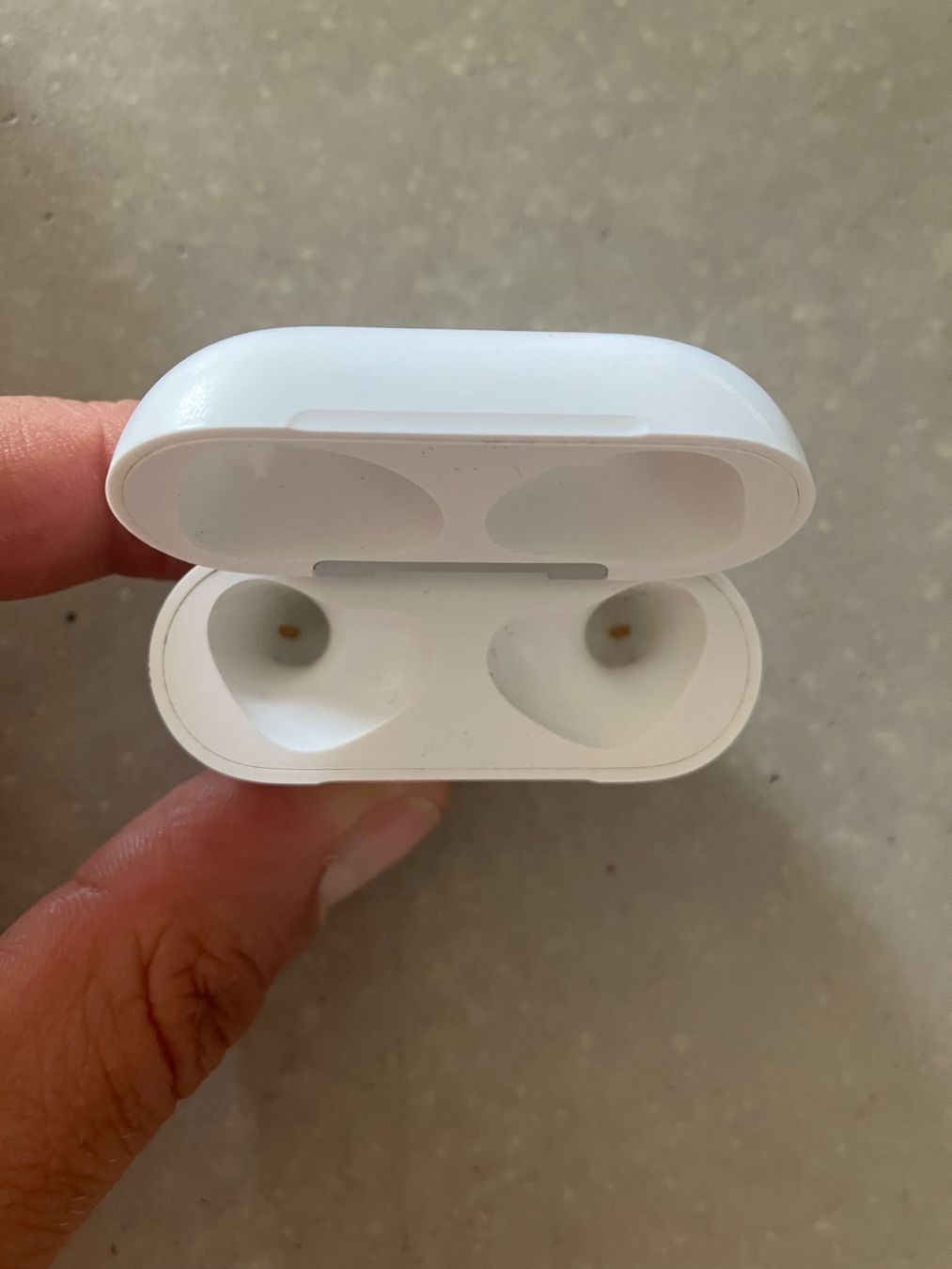Apple Cuffie: Apple AirPods 3 Case – Usato da Lausanne venduto da mr.v 3