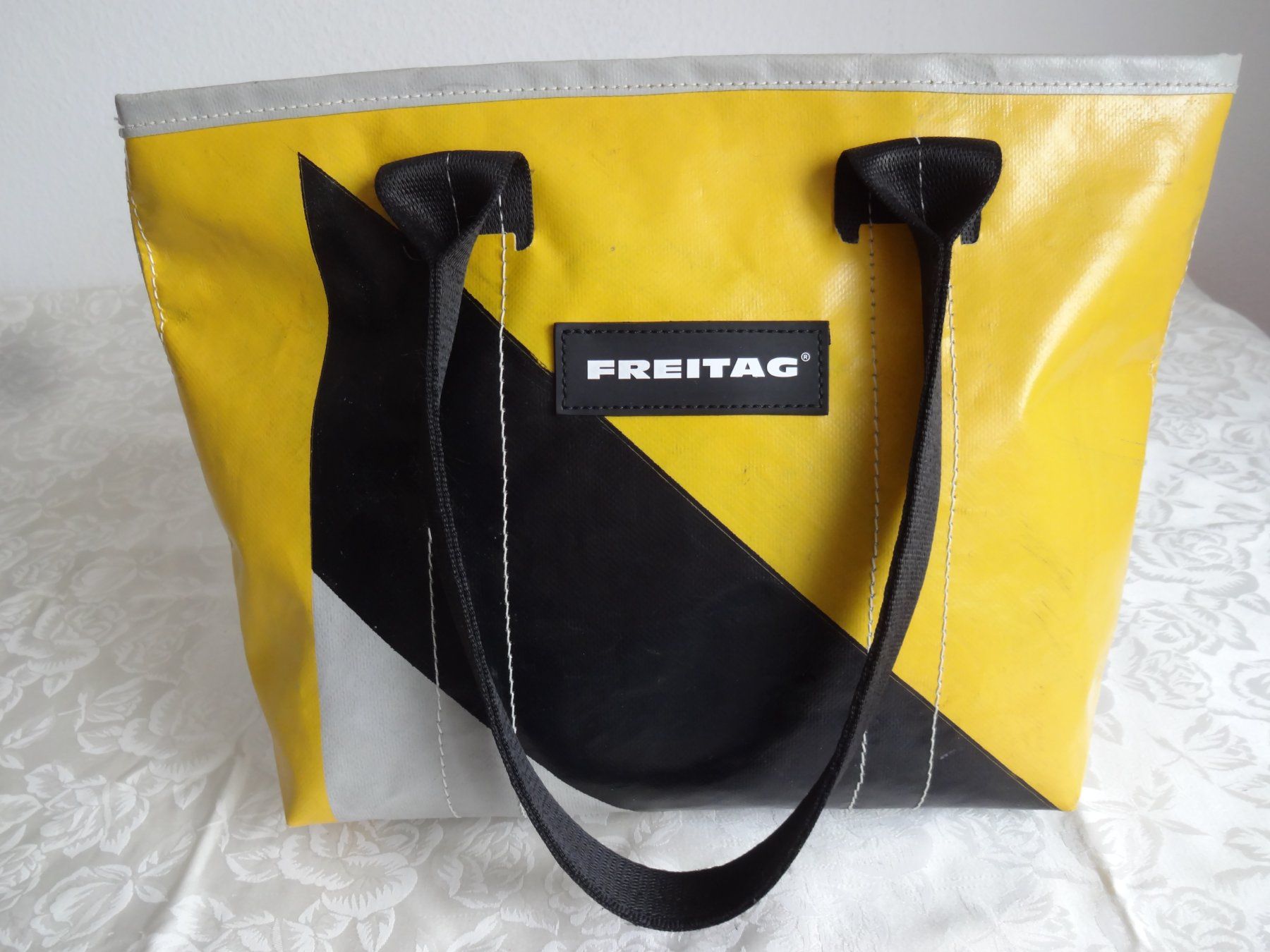 Freitag Sacs femmes: """ FREITAG """ Hand oder Umhängetasche – D'occasion à Frauenfeld par Reyy58 1