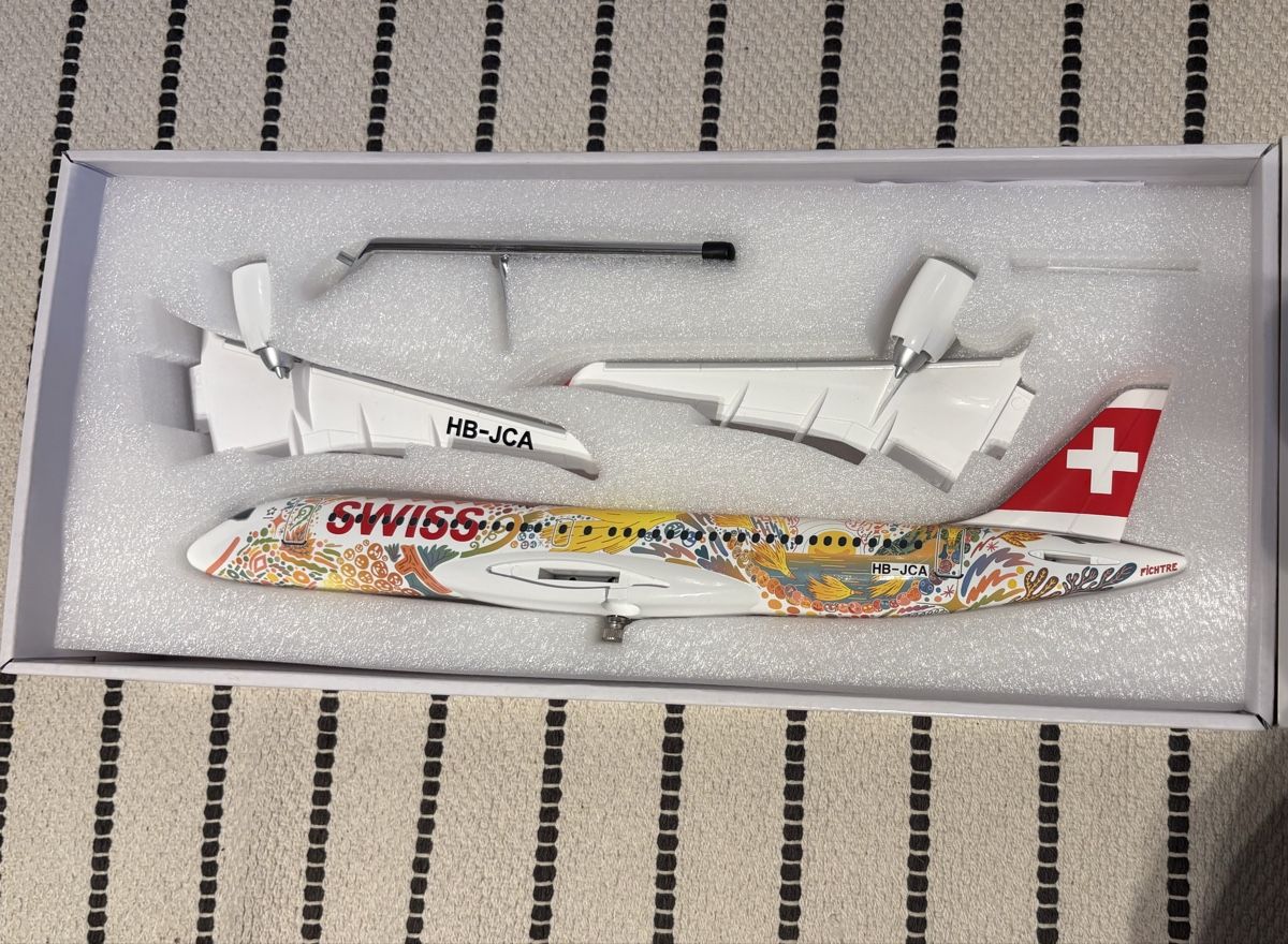 Swiss Kit di modellismo & Modellini statici: SWISS C Series 300 HB-JCA Flugzeugmodell 1:100 – Usato da Weisslingen venduto da Ali_z8vw