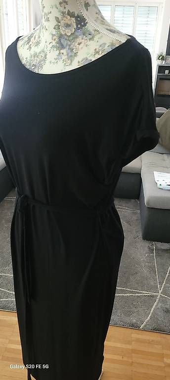 Vestiti: Kleid Bruno Banani Gr.40 – Usato da Oberaach venduto da Svea11 2