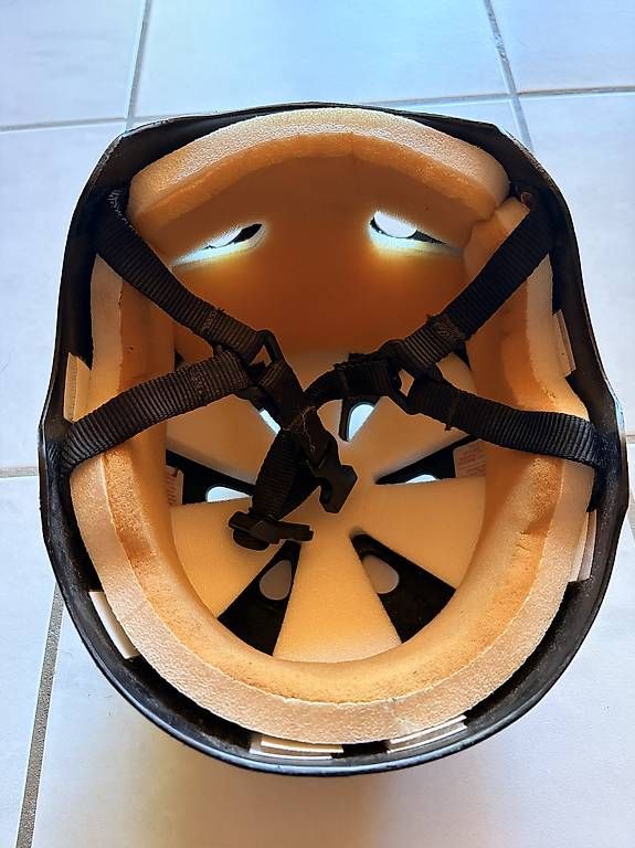 Caschi: Skateboard Inlineskate Helm ab 1.- – Usato da Lützelflüh-Goldbach venduto da Blink840 3