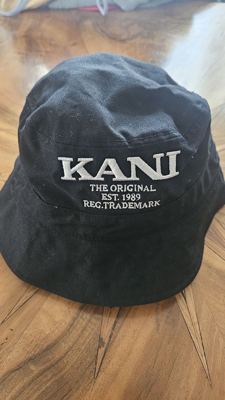 Copricapi, berretti & cappellini: 3x Kani Bucket Hat div. Farben/Designs – Usato da Rapperswil SG venduto da liivea 1