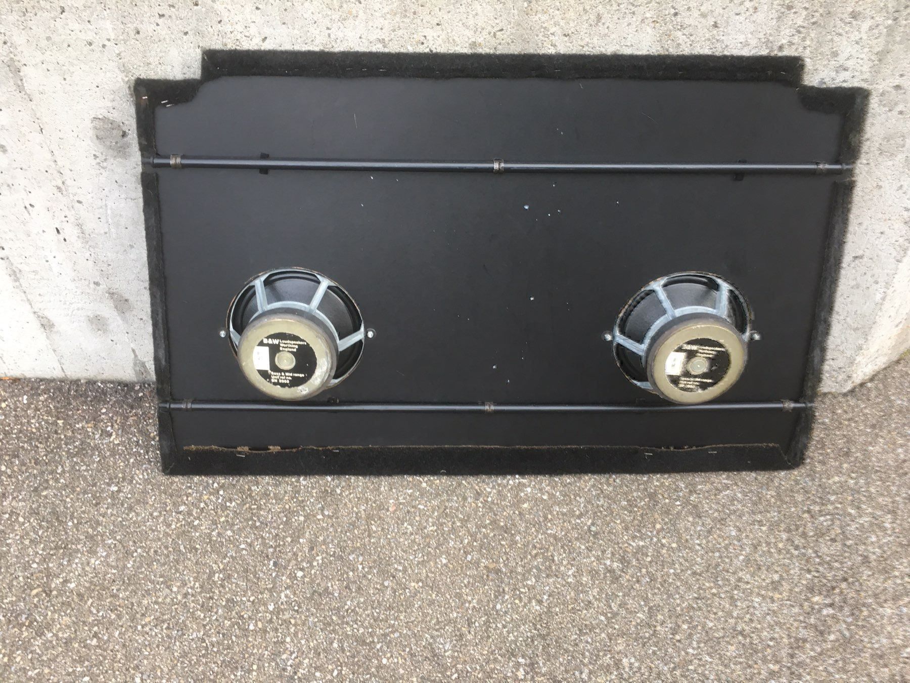Casse acustiche: VW Golf 1 Cabrio Hut ab Lage mit Boxe – Usato da Nürensdorf venduto da GR5050 1