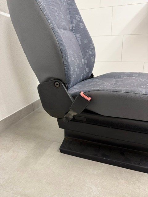 Mercedes-Benz Alle Autoersatzteile: Sprinter W903 Beifahrer Einzelsitz mit Konsole – Gebraucht aus Affoltern am Albis von RSTF007 5