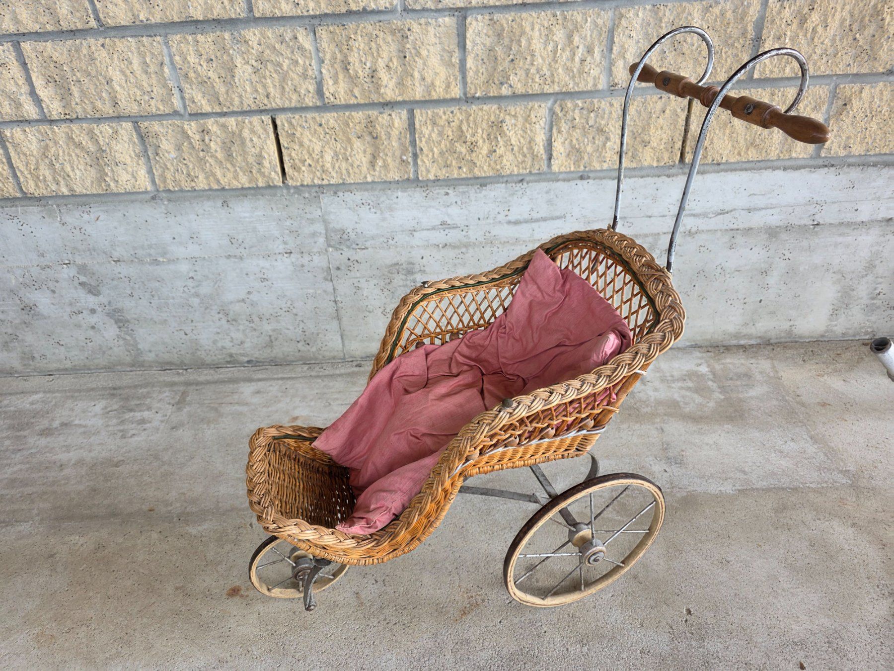 Puppenwagen: antiker Puppen Wagen Kinderwagen – Gebraucht aus Walterswil BE von Lonitti 2