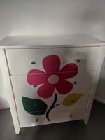 Schöne Kommode aus Holz