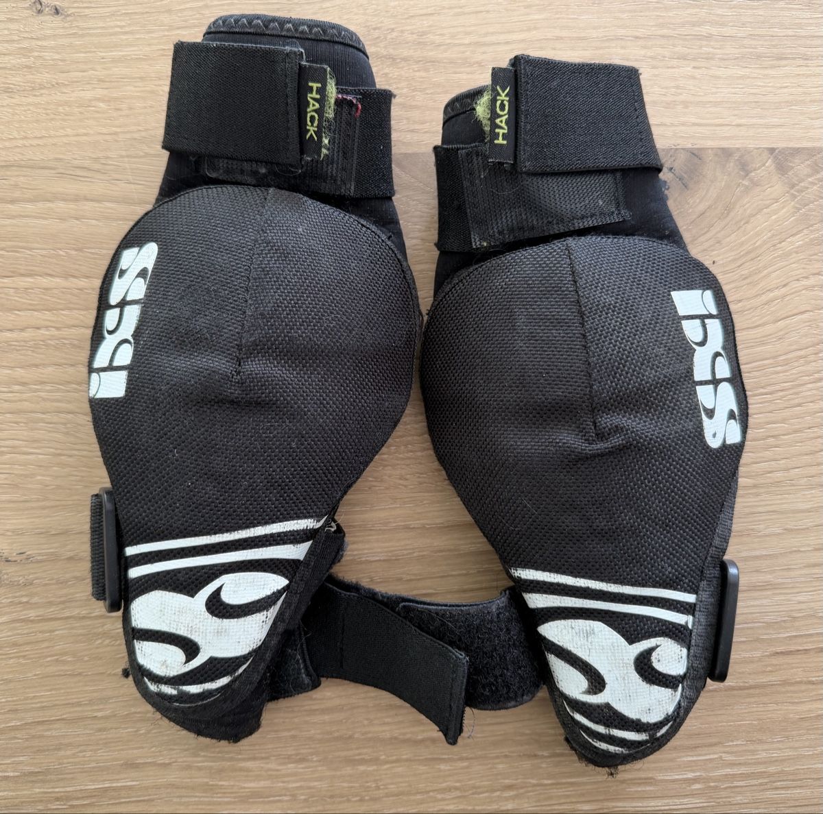IXS Protections: iXS Hack Ellenbogenschoner Grösse M gebraucht – D'occasion à Flims Dorf par Specials