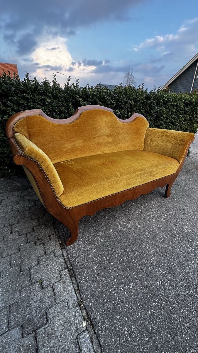 Divani: Das antike Hirschsofa wurde 2008 auf mind. 500 sfr. geschätz – Usato da Grub SG venduto da Crispin1990