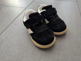 ZARA Barefoot Sneaker Schwarz Gr22