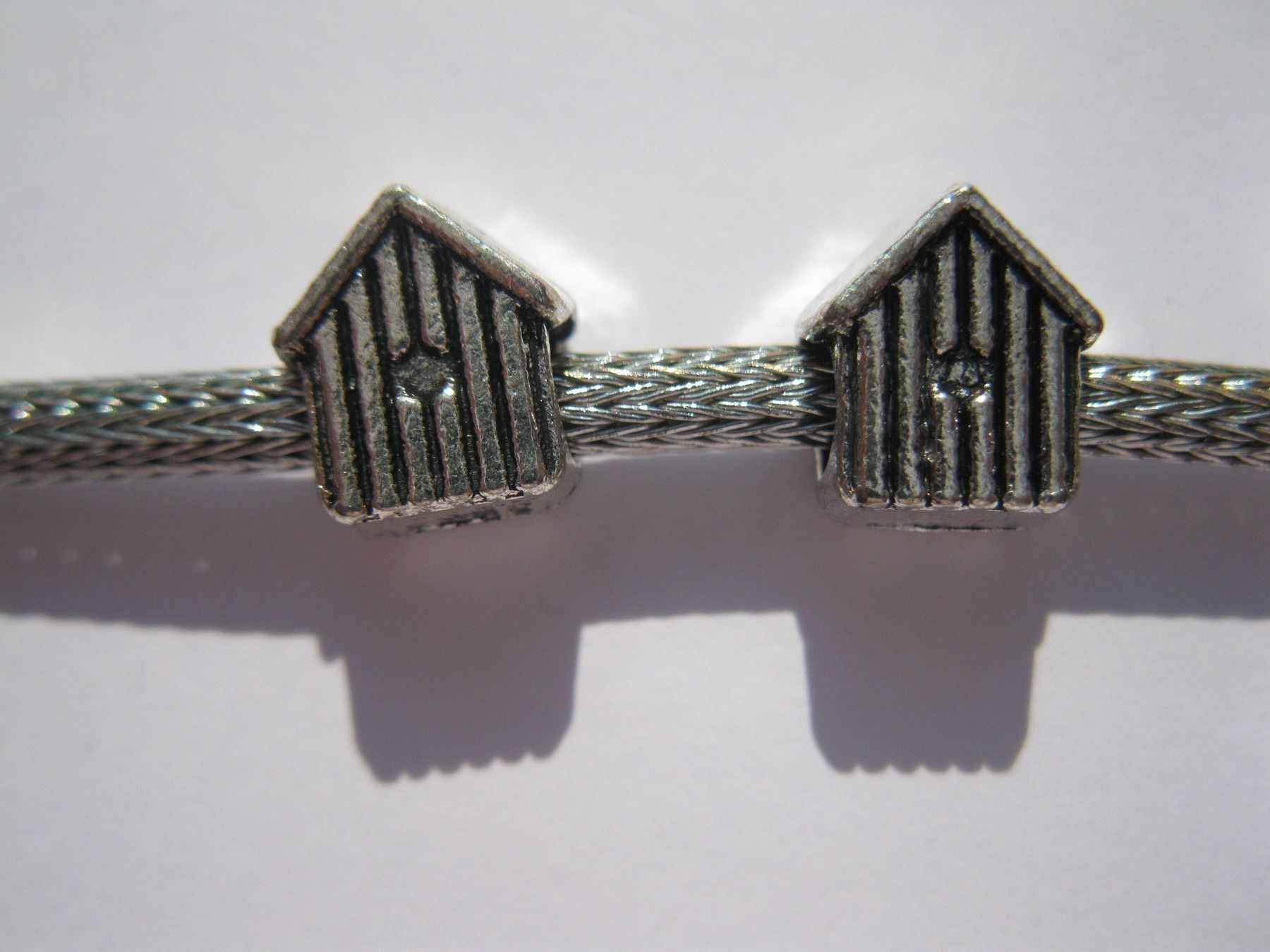 Perlen (unechte): 3 Grosslochperlen, Beads, Metallperlen Haus – Neu und originalverpackt aus St. Margarethen TG von LuanaKa 1