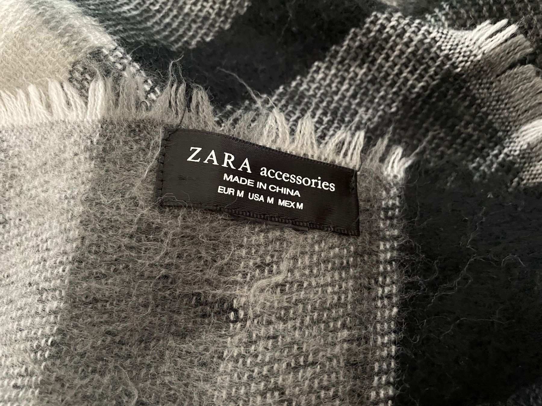 Zara Foulard & Sciarpe: Schal Zara – Usato da Basel venduto da Robyn20 8