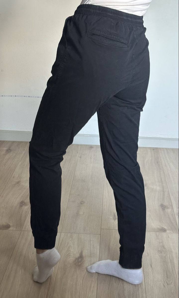 Pantaloni: Schwarze Chino-Hose Jogger-Style Recolution S/M – Usato da Zürich venduto da mar_8myn 1
