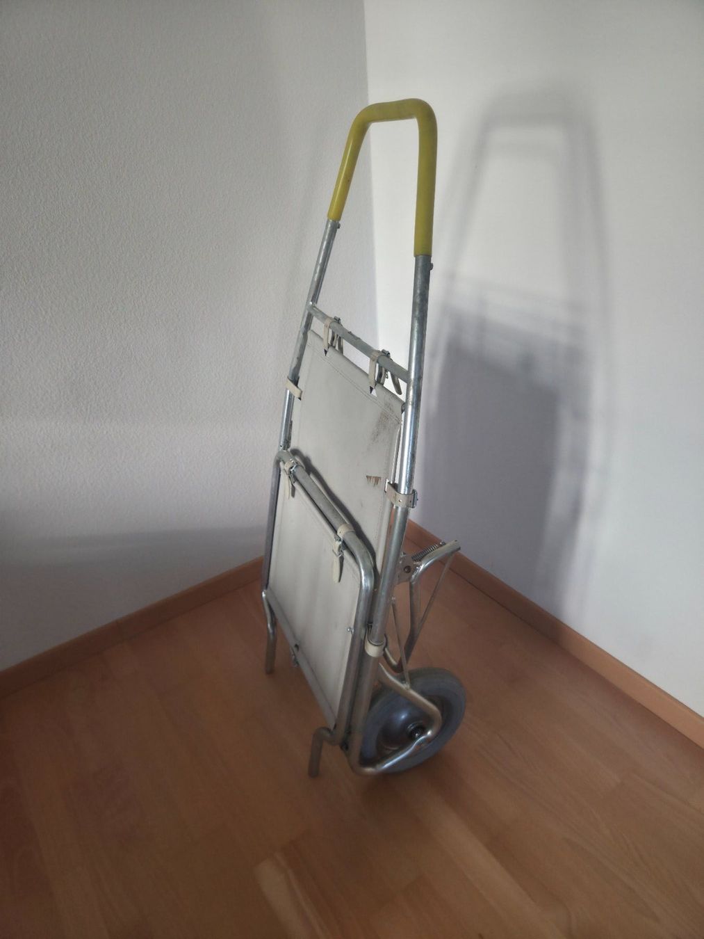 Schubkarren: Comorga Paketschubkarre Klappbar ab 1 CHF – Gebraucht aus Zürich von Wickeddude 3