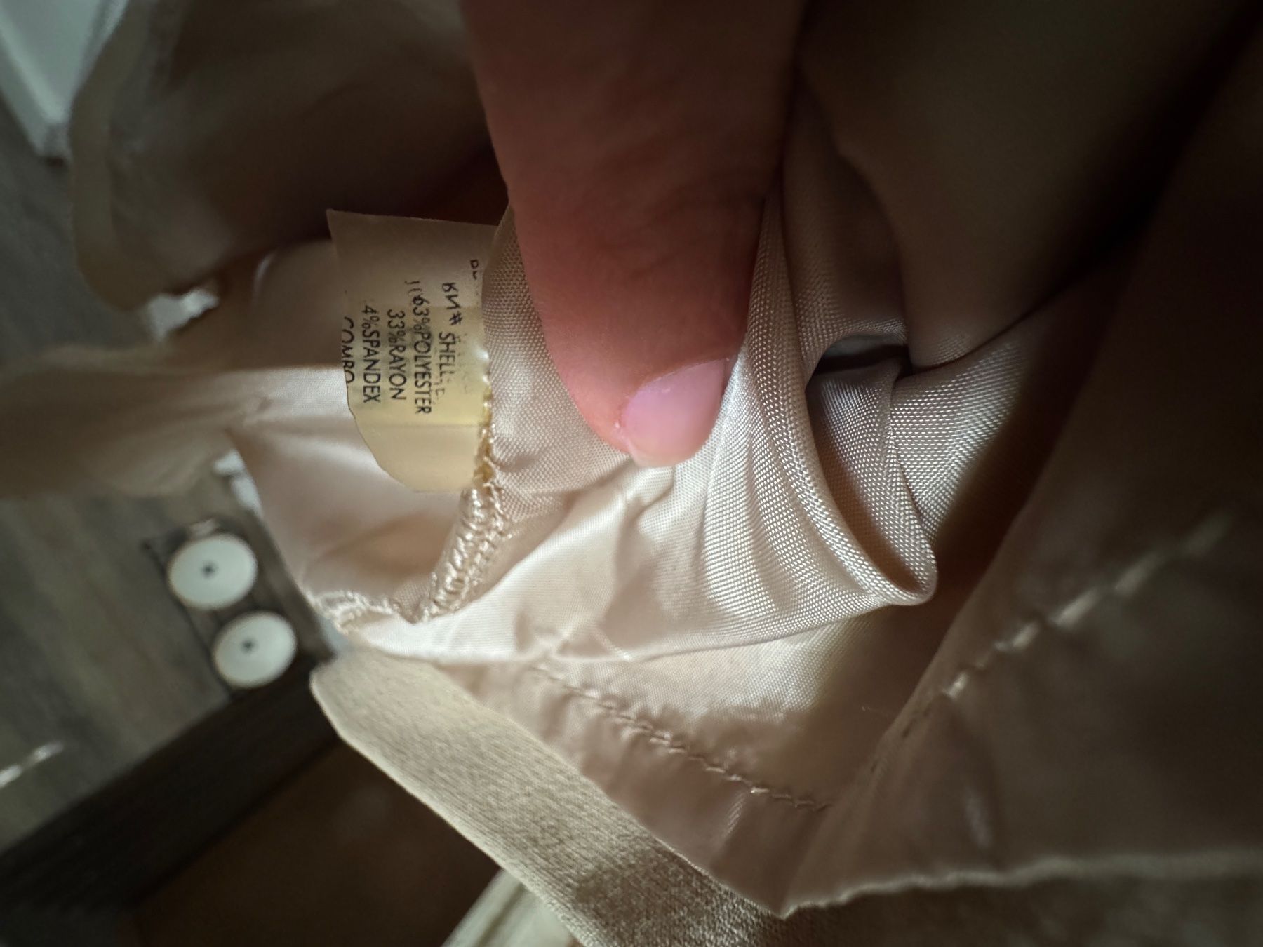 Calvin Klein Vestiti: Robe Calvin Klein beige et blanche, taille 36, élégante. – Nuovo (secondo la descrizione) da Avry-sur-Matran venduto da Anarda 3