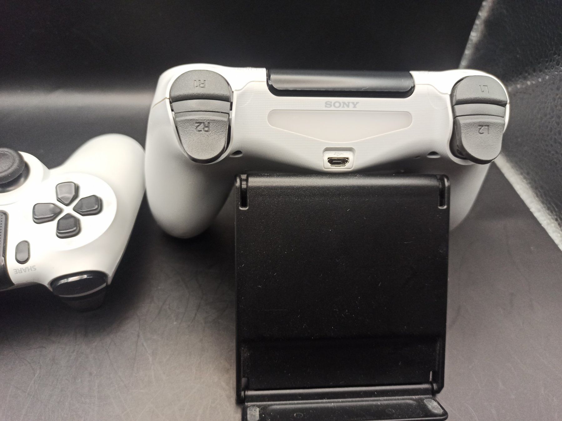Controller: 2 x Original Controller Sony PS4 Wireless DualShock 4 WEISS – Usato da Oberweningen venduto da mar_87mx 9