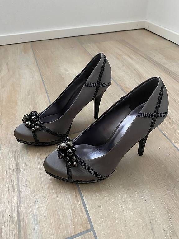 Graceland Damenschuhe: ungetragene Pumps mit Kugeln Gr. 38 – Gebraucht aus Hausen AG von corinne_g 1