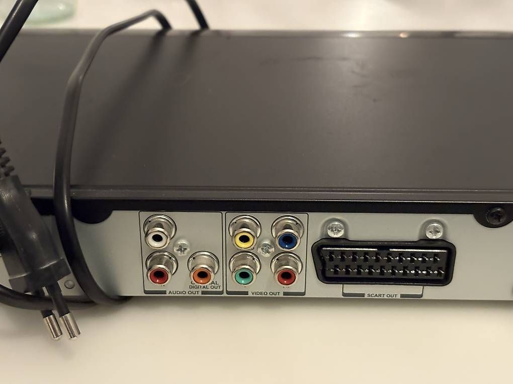 Tutti i DVDs: DVD Player plus DVD's gratis dazu – Usato da Belp venduto da gangeles 3