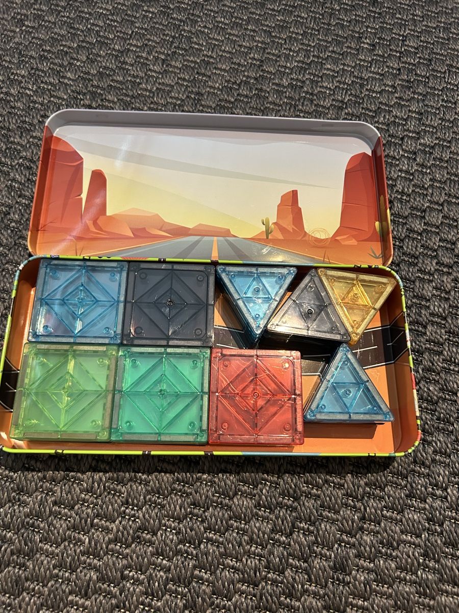 Giocattoli: Magnetic Tiles Set with Storage Tin good condition – Nuovo (secondo la descrizione) da Zürich venduto da mar_d7zz