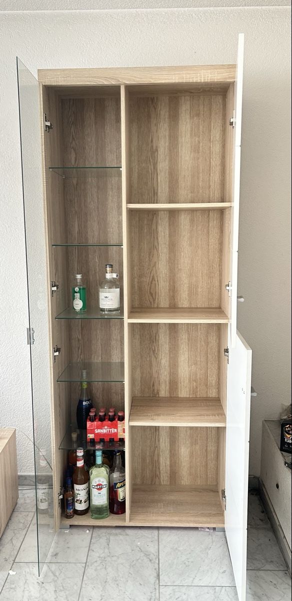 Vetrine: Vitrine mit Glastür und weissen Fronten – Usato da Chur venduto da epyks 1