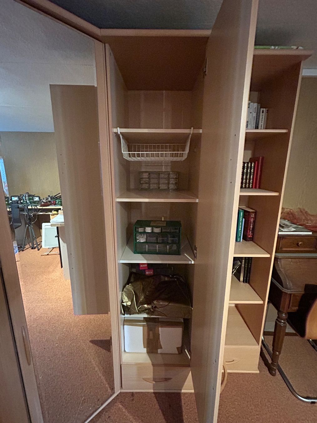 Schränke: Armoire en L avec bibliothèque modulable – Gebraucht aus martigny von tristiana 3