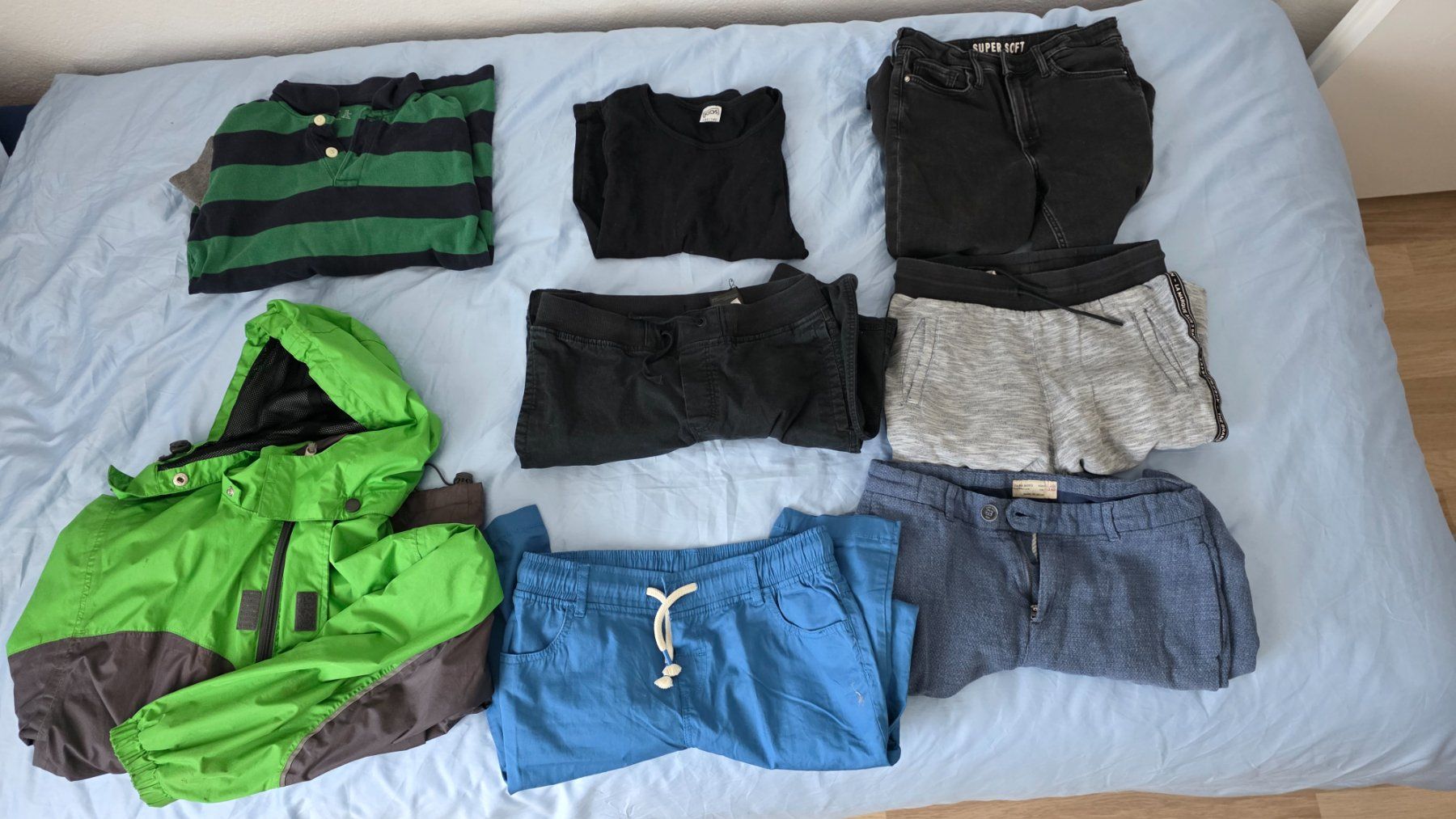 Lotti & Set di vestiti: Kinderkleider Grösse 134 bis 140 – Usato da Schwerzenbach venduto da giovere