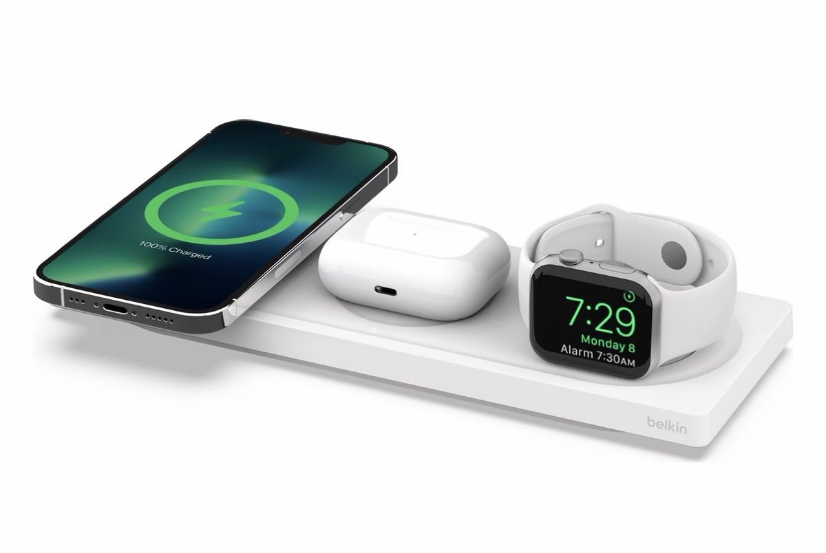 Belkin Ladegeräte: Belkin BoostCharge Pro 3-in-1 Ladepad mit MagSafe Wireless – Gebraucht aus Zürich von Kaffimagi 2