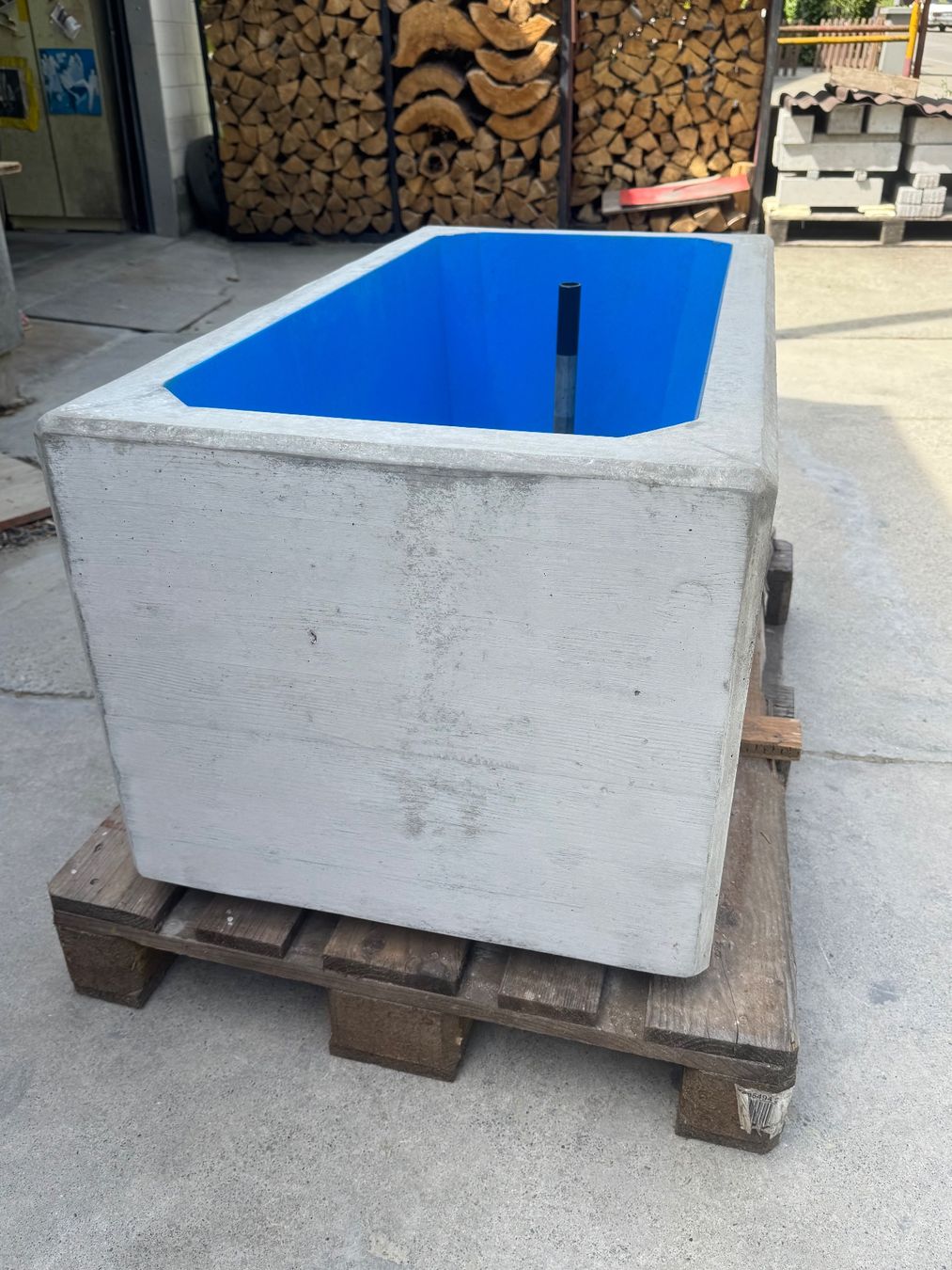 Teiche & Zierbrunnen: Brunnentrog Beton, inkl. Stöpsel – Neu und originalverpackt aus Hemmental von expani 1