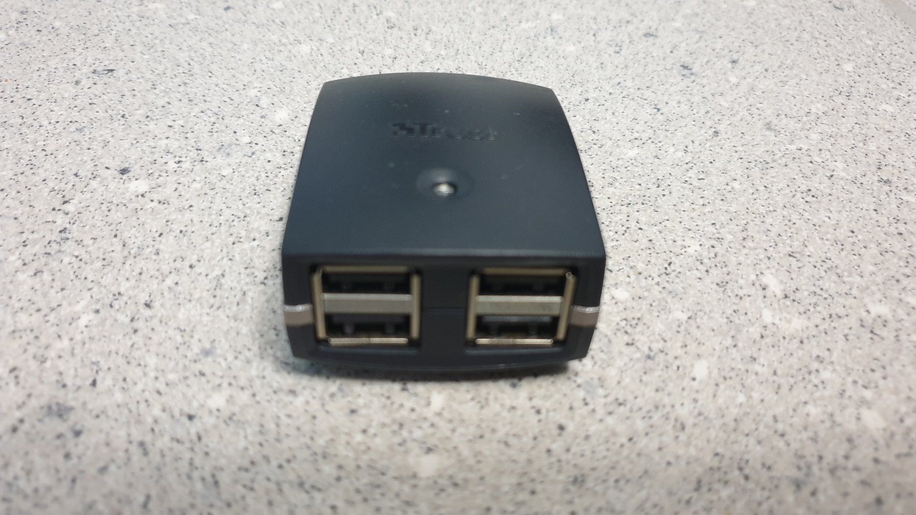 Hubs & Switches: Trust HU-1240Tp 4 Port USB Hub – D'occasion à Stäfa par Supertramp73
