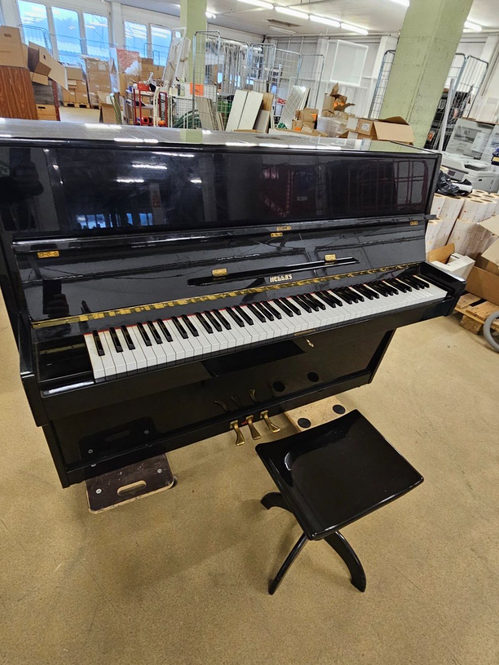 Strumenti musicali: HELLAS Klavier Schwarz mit Stuhl – Usato da Diessenhofen venduto da Osio 1