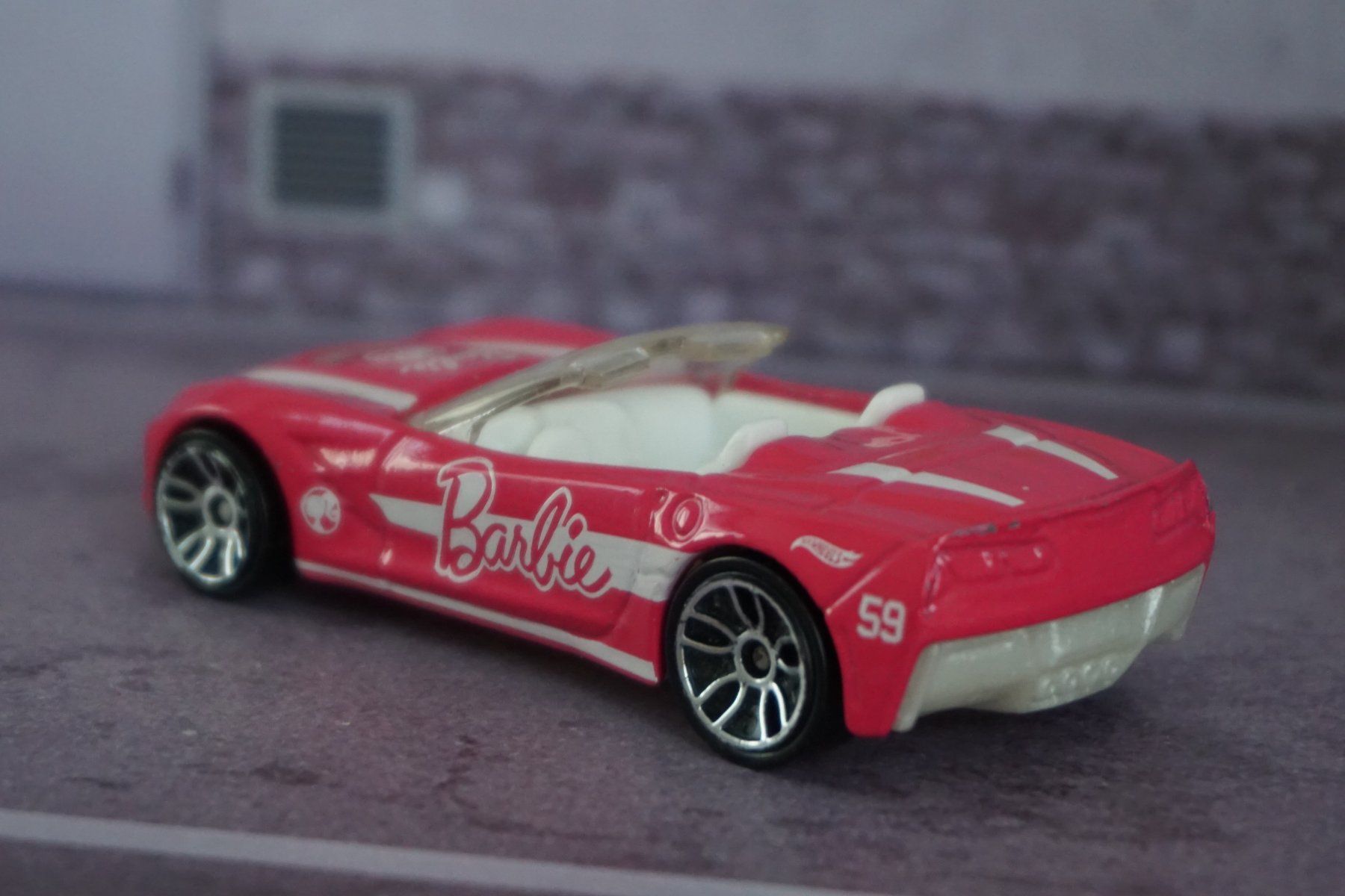 Hot Wheels Modellini d'auto: HotWheels `14 Chevy Corvette Barbie COOL !!!!!!!!!!!!!!! – Usato da Reiden venduto da Doppeldecker69 1