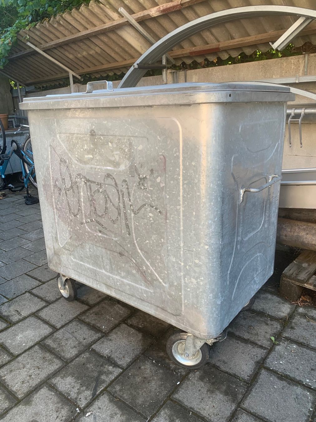 Autres articles bureau & commerces: Schöner, Ochsner Container Abfallcontainer 800 Liter – D'occasion à Wallisellen par zappenduster 1