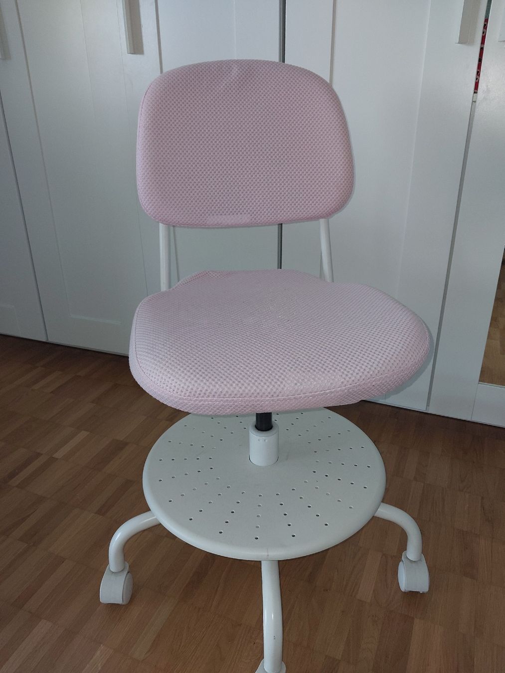 Sedie: Rosa Kinder Drehstuhl  – Usato da Aarau venduto da awerk