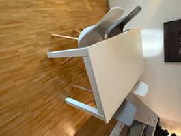 Tisch inkl. 4 Stühle