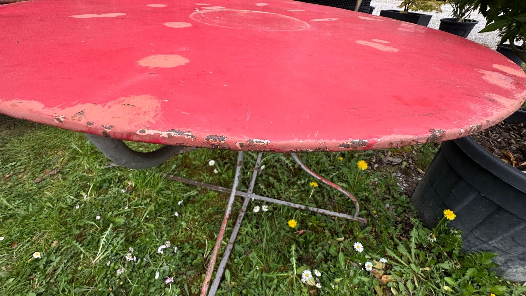 Tavoli: Runder Gartentisch, Metall rot – Usato da Otelfingen venduto da Yossi-68 2