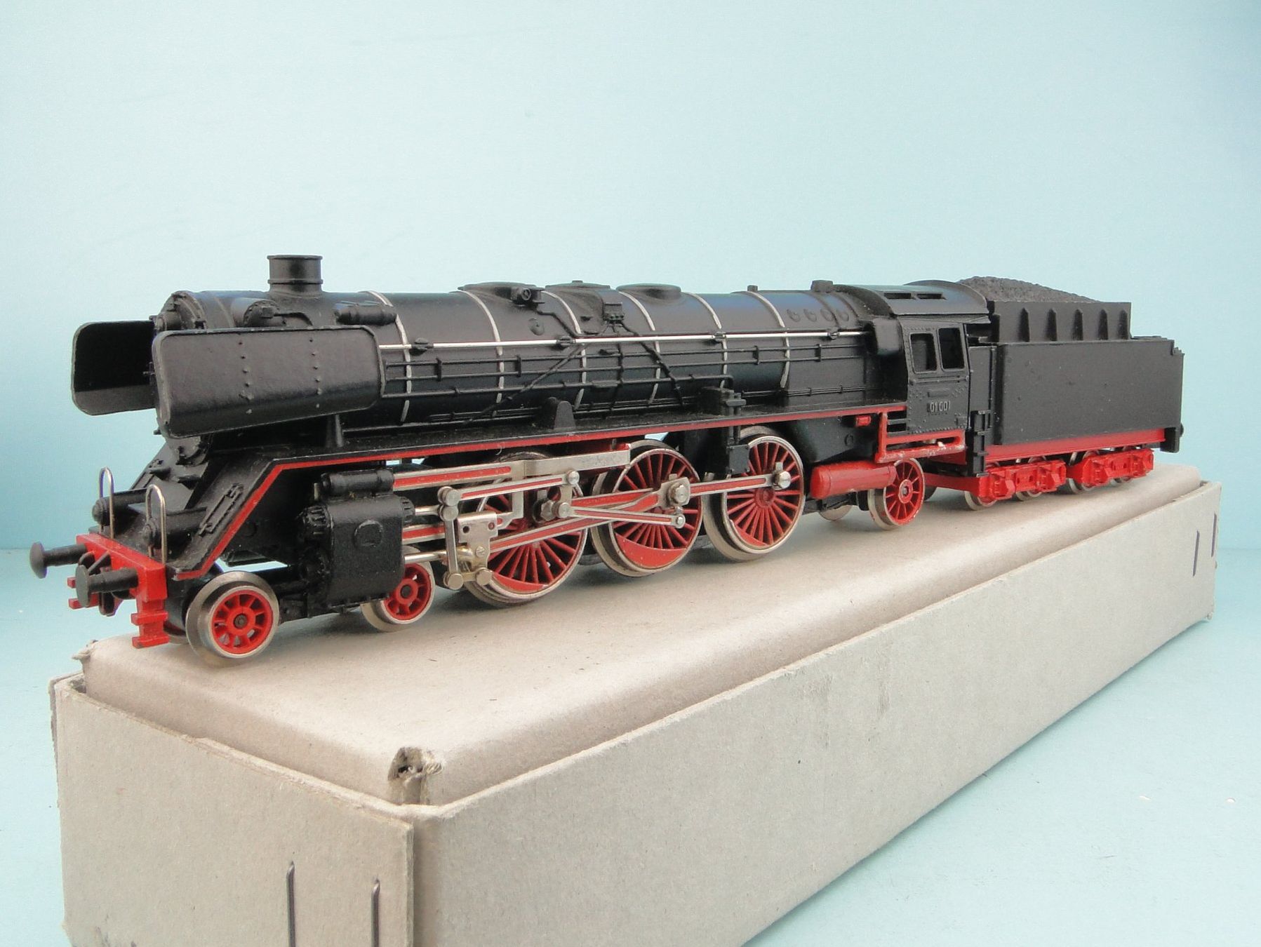Trix Modellini di ferrovie: Trix Int BR 01, Gleichstrom, Guss – Usato da Bülach venduto da cann11