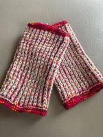 HANDGESTRICKTE PULSWÄRMER / HANDSTULPEN AUS WOLLE