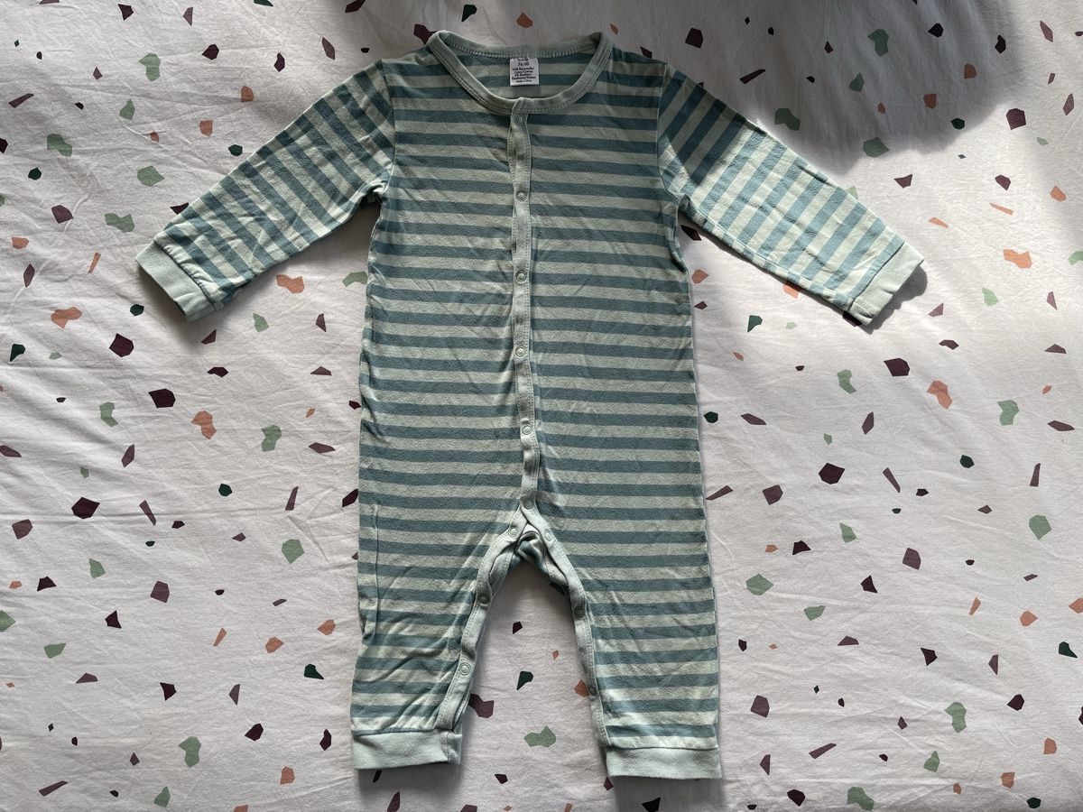 Pyjamas: Baby Strampler, gestreift, Grösse 74/80 – D'occasion à Hirzel par carta9