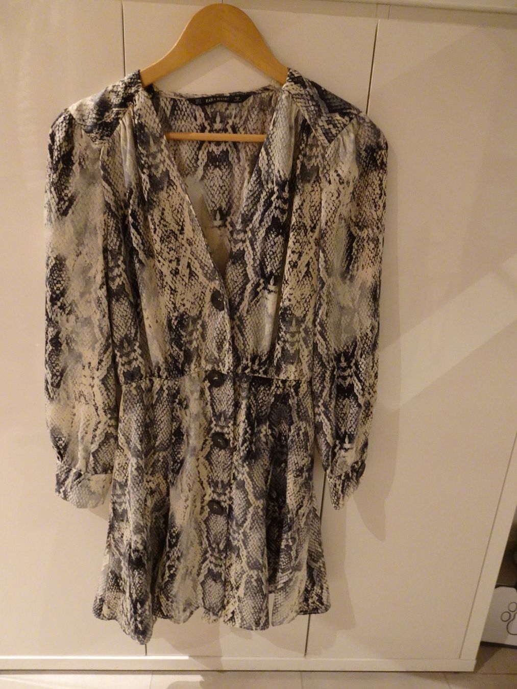 Zara Vestiti: Zara Basic Kleid in Schlangenoptik Gr. S - 231225 – Usato da Küssnacht am Rigi venduto da Good4Deckeli