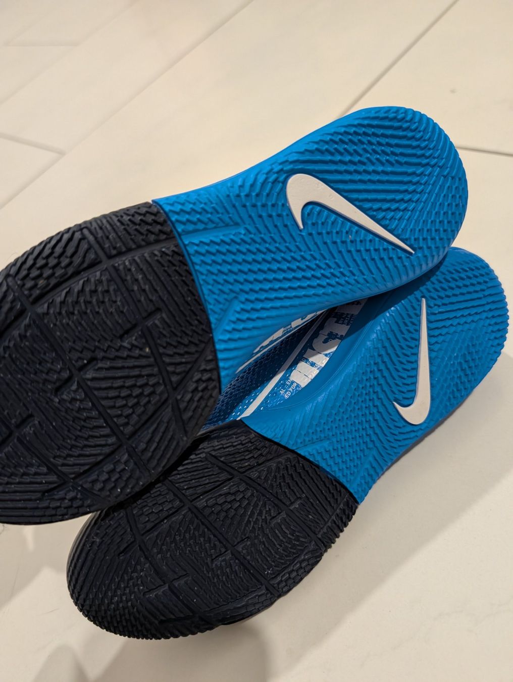 Nike Schuhe für Jungen: Nike Hallenschuhe Grösse 32 – Gebraucht aus Zürich von es8046 2