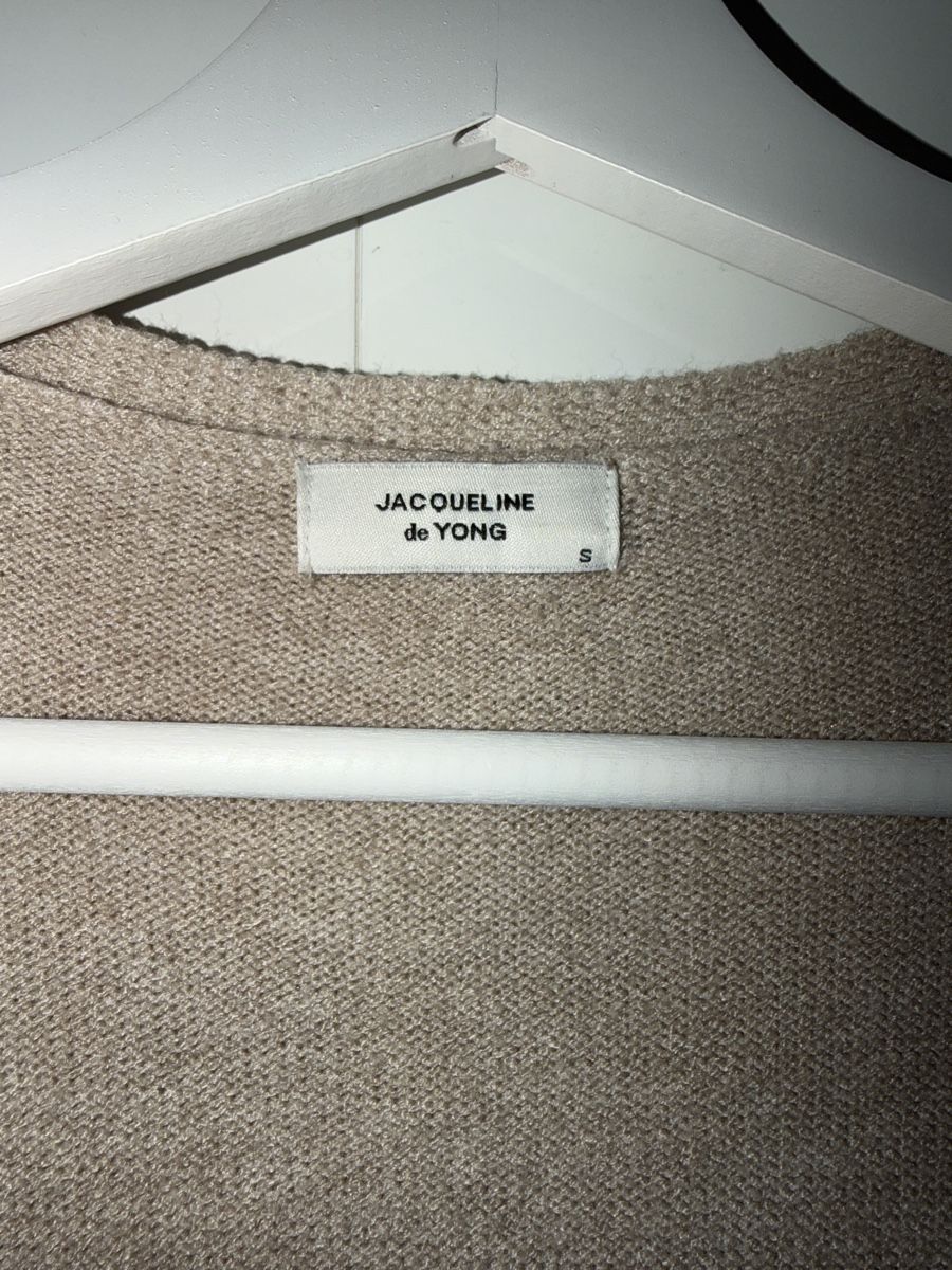 Giacche: Beige Strickjacke – Usato da Niederuzwil venduto da Lisascloset 2