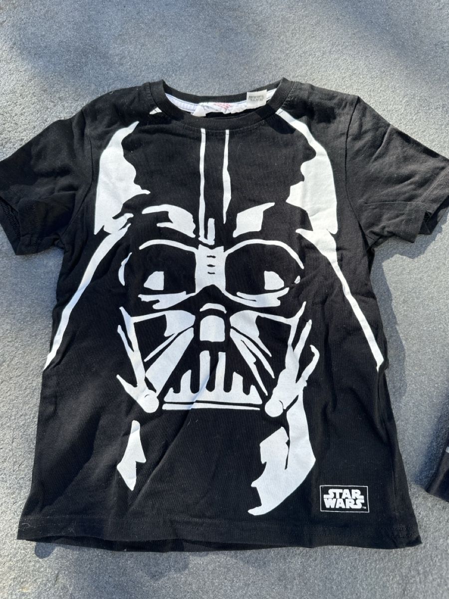 Star Wars Hemden, T-Shirts & Polos: 2 Star Wars T-Shirts, Gr. 110/116 – Gebraucht aus Arisdorf von Pidri