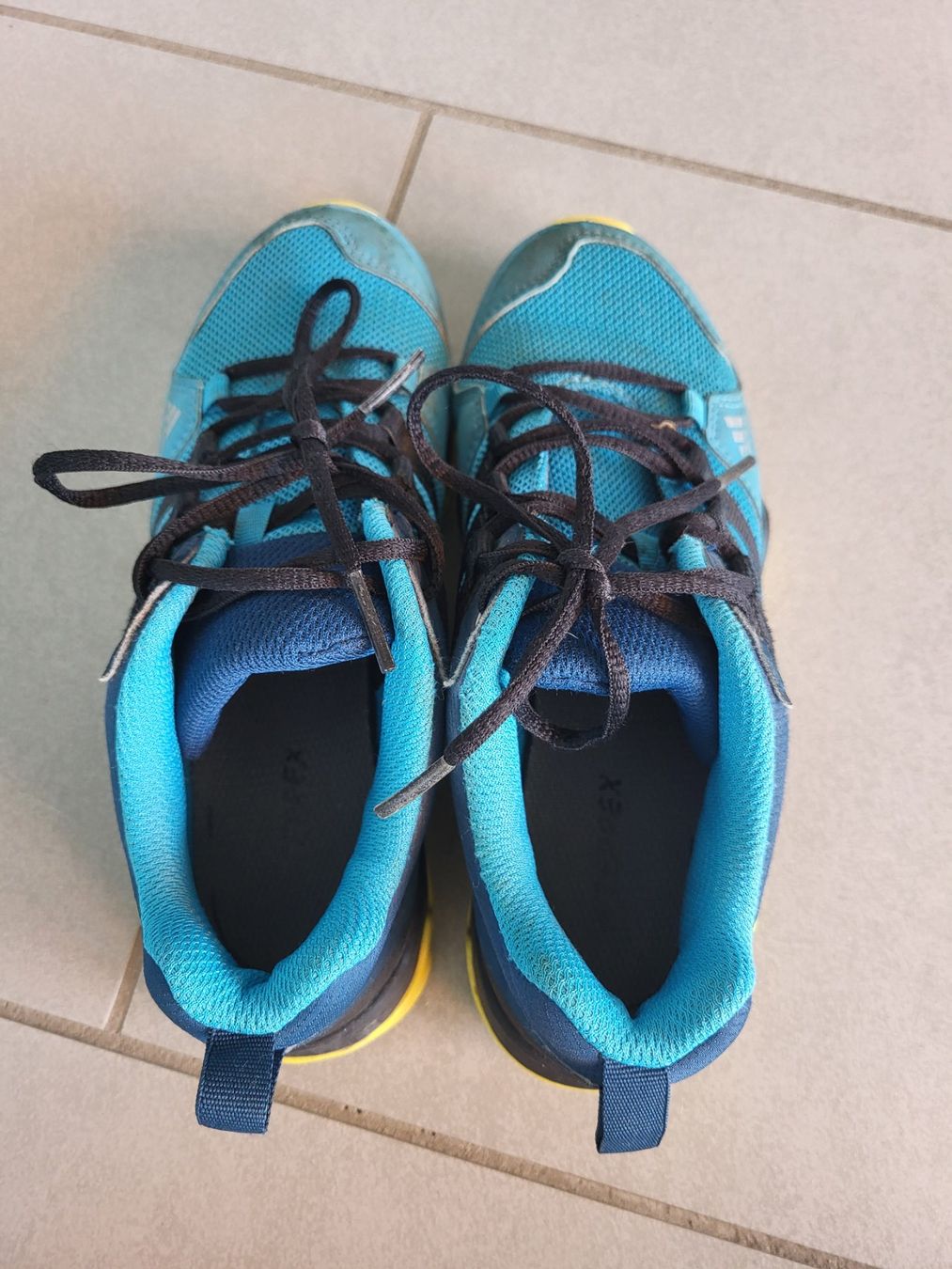 Adidas Schuhe für Jungen: Adidas Terrex Wanderschuhe Turnschuhe gr. 32 – Gebraucht aus Boswil von i12i 3