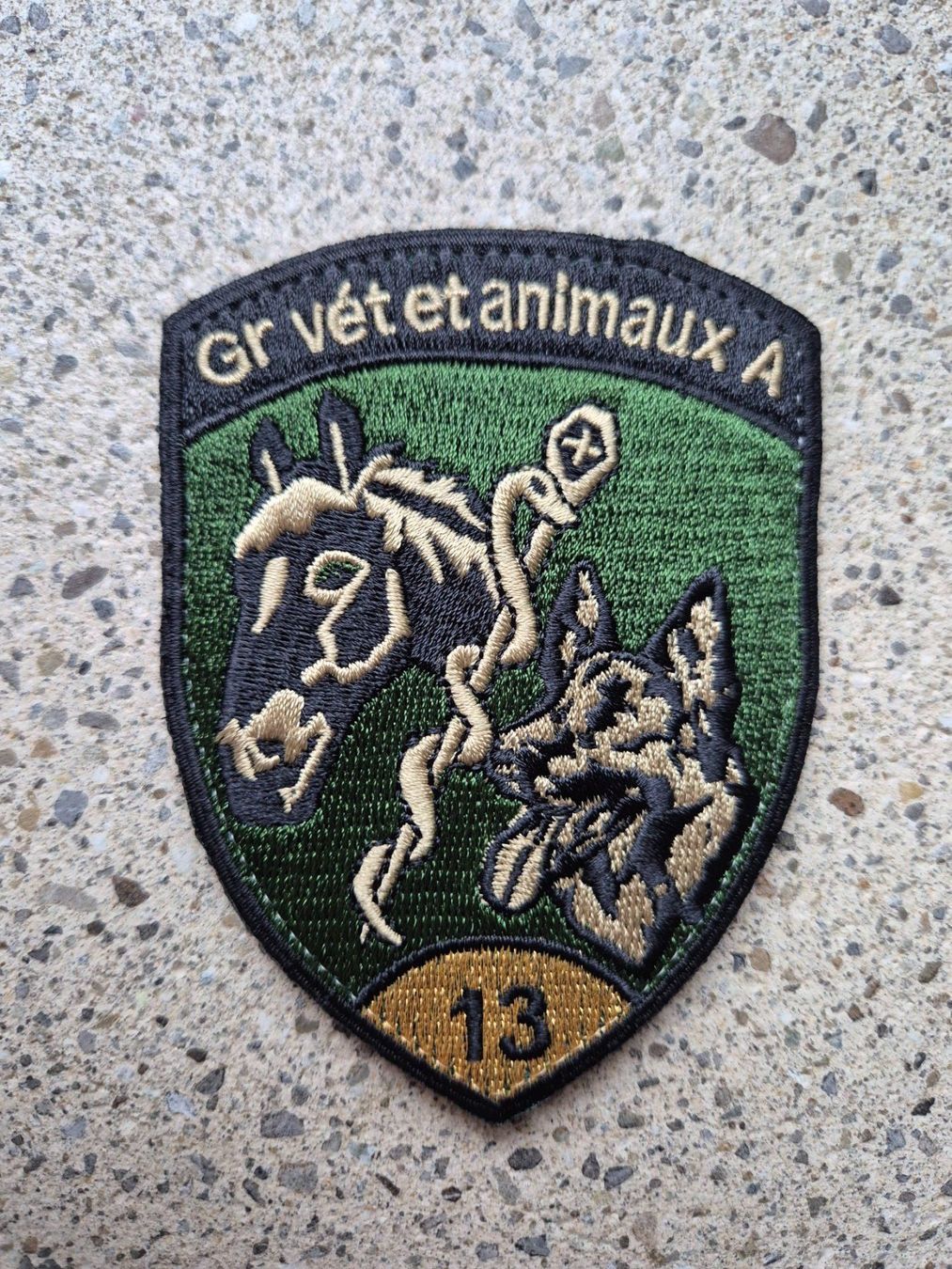 Schweizer Armee Placchette & Badge: *** Badge Vet  mit klett *** – Nuovo e nell'imballaggio originale da Riedholz venduto da fr_sIruP