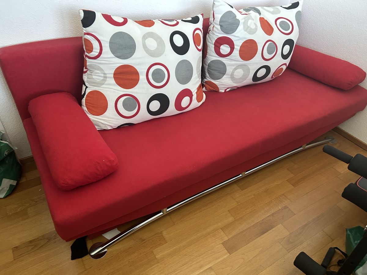Sofas: Red Daybed with Cushions – D'occasion à Wetzikon ZH par mat_995h 1