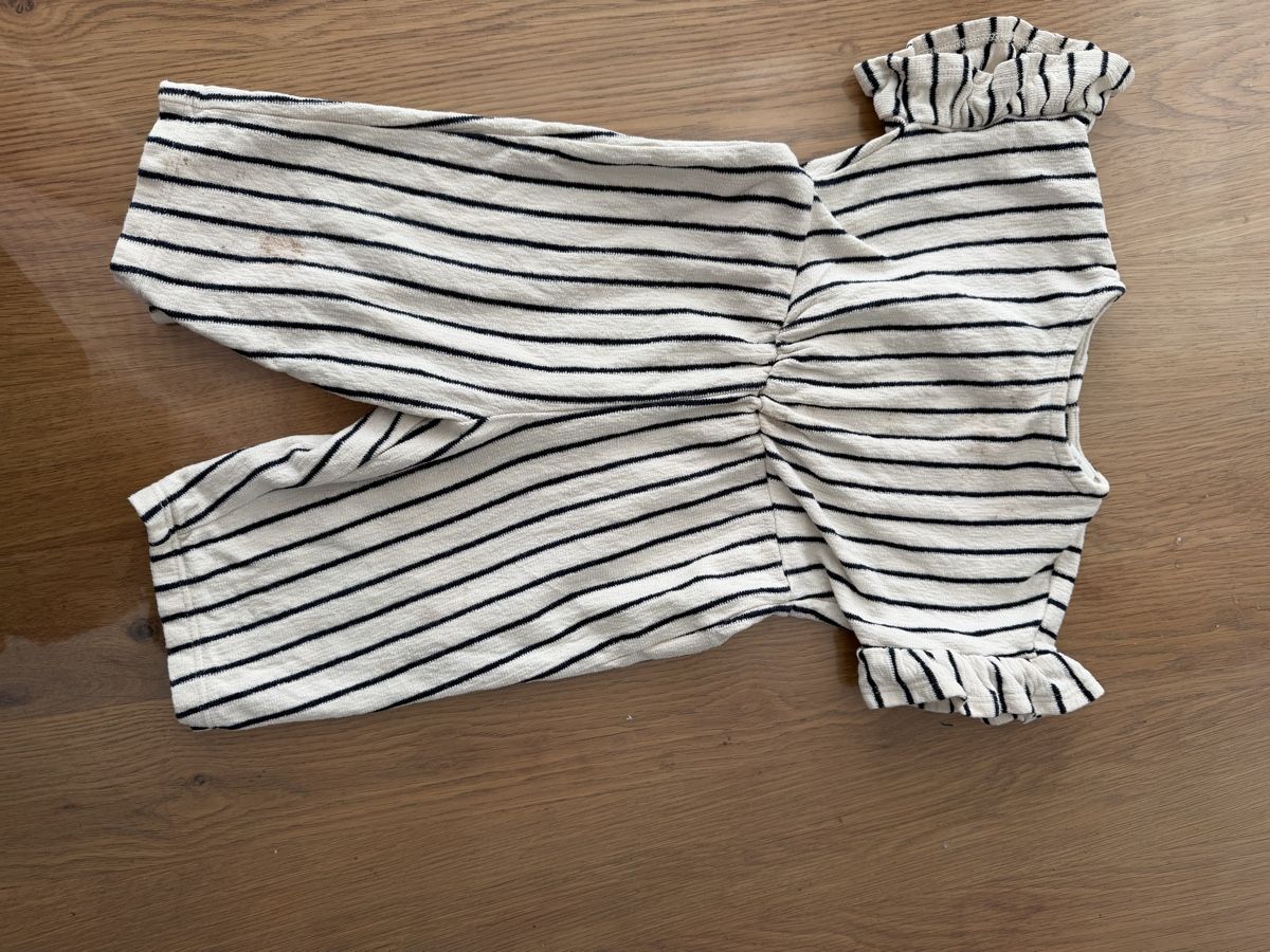 H&M Hosen: H&M Strampler gestreift Grösse 74 mit Flecken – Gebraucht aus Naters von stegga