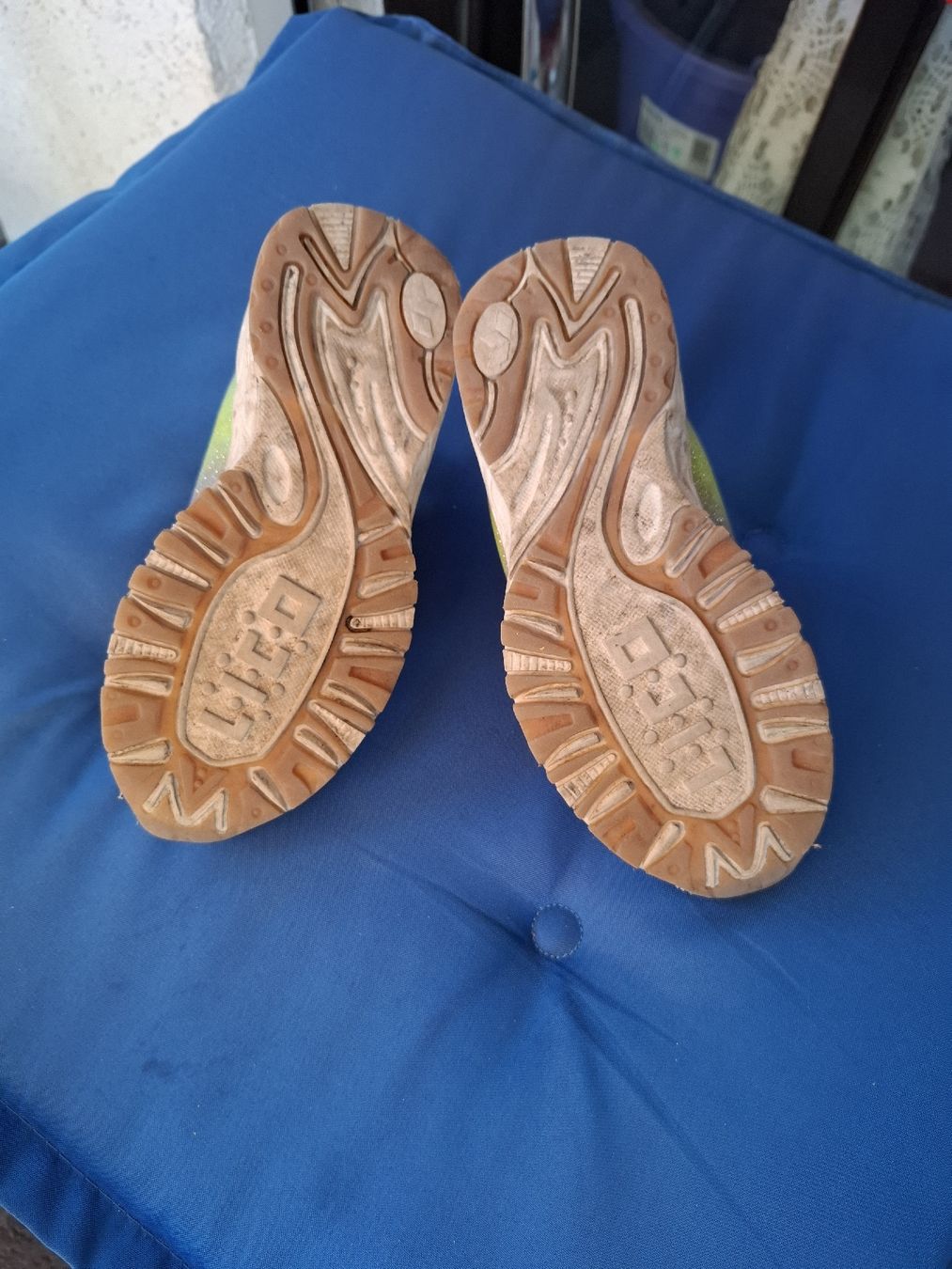 Scarpe per ragazze: Turnschuhe Mädchen Gr 28 – Usato da Hätzingen venduto da Snoopi84 2