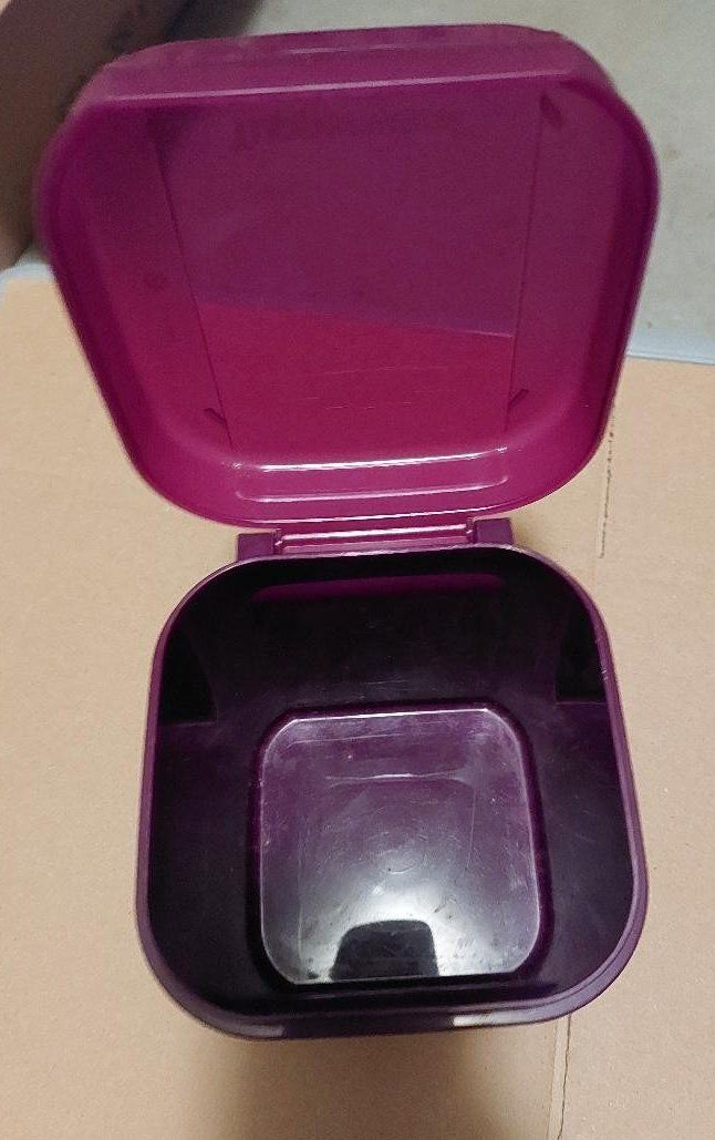 Tupperware Contenitori & Simili: Behälter Tupperware violett – Usato da Birsfelden venduto da ann_87wx