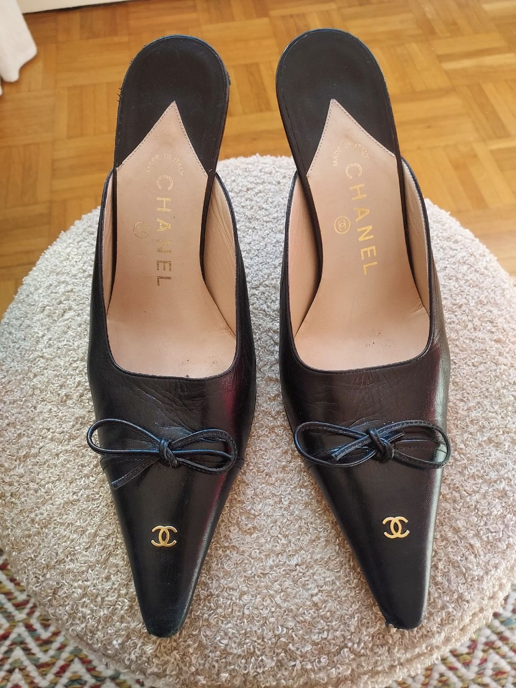 Chanel Scarpe da donna: Chanel Vintage Pointues Noires T39 – Usato da Lausanne venduto da Kitty_Friperie 1